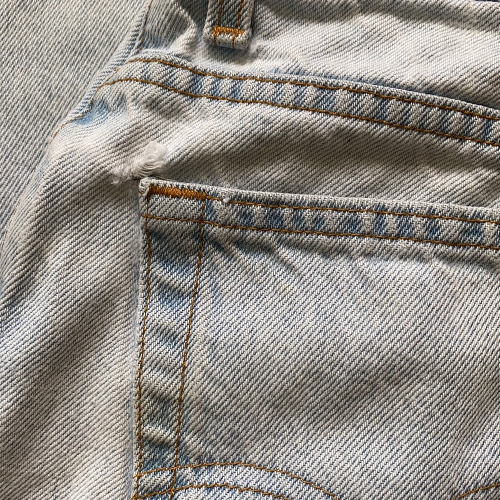 Vintage Levi mom jeans - Picture 11 of 17